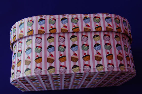 Customized Mini Rigid Cardboard Suitcase Gift Box with Metal Closure and Handle