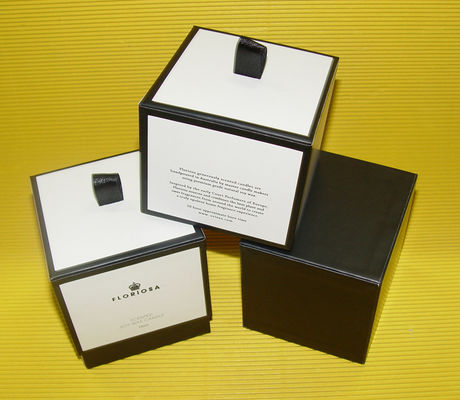 Large Cardboard Gift Boxes with Black Loop, Cover and Bottom Structure for Holiday