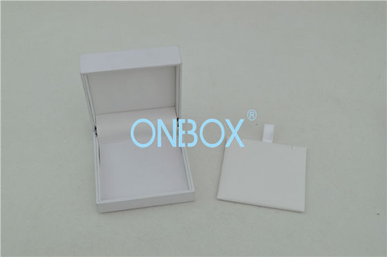 Women Pendants Competitive White Paper Jewelry Packaging Boxes With Elegant Stitching PU Top