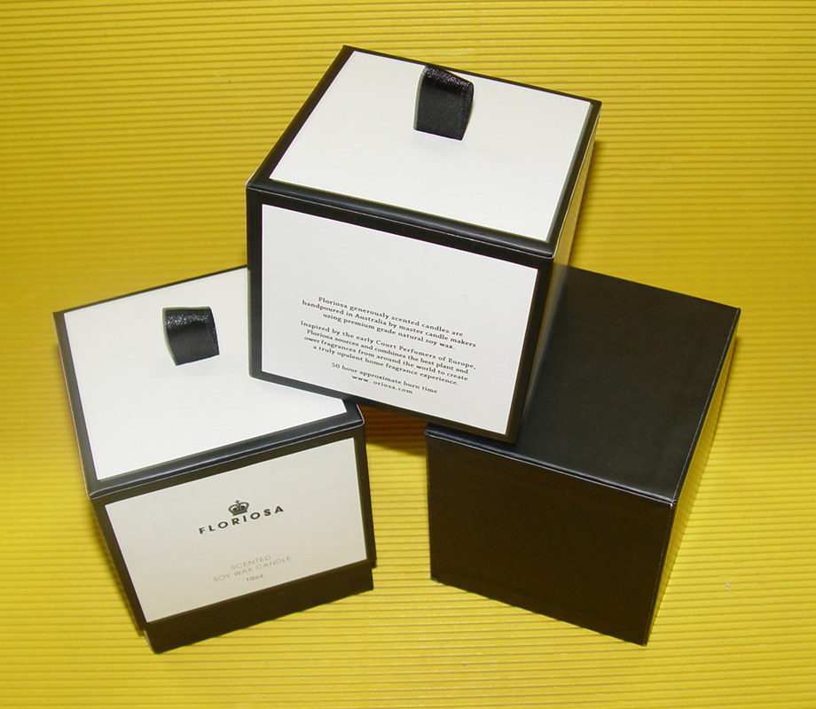 Large Cardboard Gift Boxes with Black Loop, Cover and Bottom Structure for Holiday